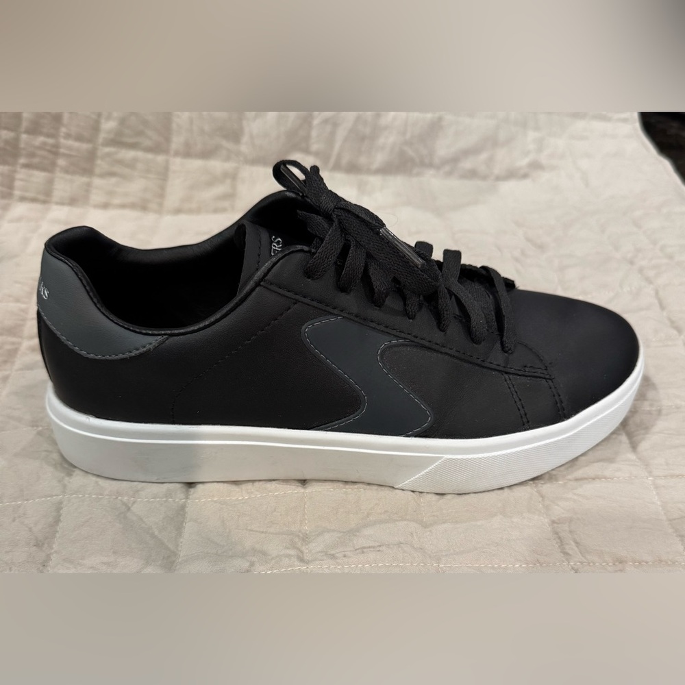 SKECHERS Women’s Black and White Sneakers (size 7.5) - Picture 4 of 6